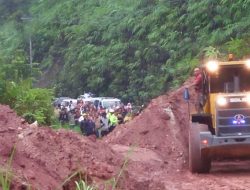 Lintas Riau-Sumbar Dilakukan Buka Tutup Akibat Longsor