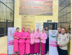 Peduli Tahanan, Kapolres Kampar Bagikan Nasi Kotak