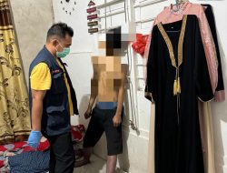 Mertua Temukan Menantu Gantung Diri di Kamarnya