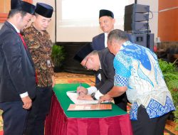 Lantik 62 Anggota Panwascam Terpilih, Syawir Tekankan Sinergitas dan Jaga Kekompakan