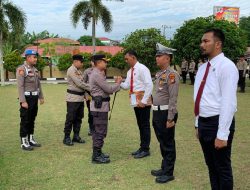 40 Anggota Polres Kampar Berprestasi serta Berdedikasi Tinggi, Terima Penghargaan dari Kapolres Kampar