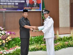 Wujudkan Kerjasama, Ahmad Yuzar Serahkan SK Perpanjangan Masa Jabatan 52 Kepala Desa