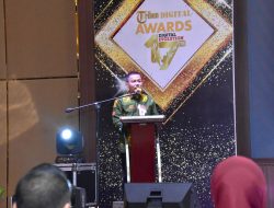 Pemkab Kampar Terima Penghargaan Tribun Award Kategori “Bupati Peduli Investasi”