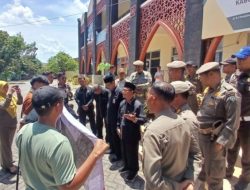 Personil Satpol PP Kampar Kawal Aksi Demontrasi di Baznas Kampar Agar Berjalan Kondusif