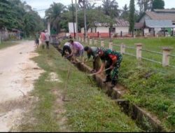 Jumat Bersih Babinsa Koramil 01/Bkn Bersama Perangkat Desa Dan Masyarakat Gelar Goro Bersama