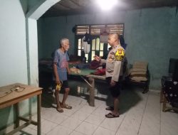 Polisi Hadir di Tengah Warga Desa Teratak Buluh yang Terdampak Luapan Sungai Kampar, Himbau Waspada dan Jaga Kerukunan!