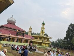 Ikuti Ayo Onam, Bupati Kampar Ziarahi 15 Makam, Tutup dengan Salat Berjamaah dan Makan Bajambau